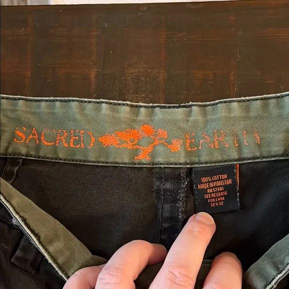 Sacred Earth Black Cargo Shorts with Relaxed Fit and Belt Loops - Picture 2 of 4